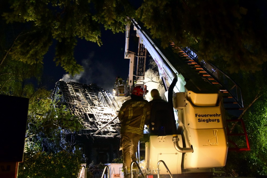 Grossfeuer Einfamilienhaus Siegburg Muehlengrabenstr P0597.JPG - Miklos Laubert